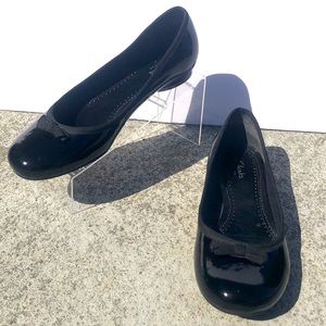 Clark’s Artisans Glossy Black Bow Ballet Flats